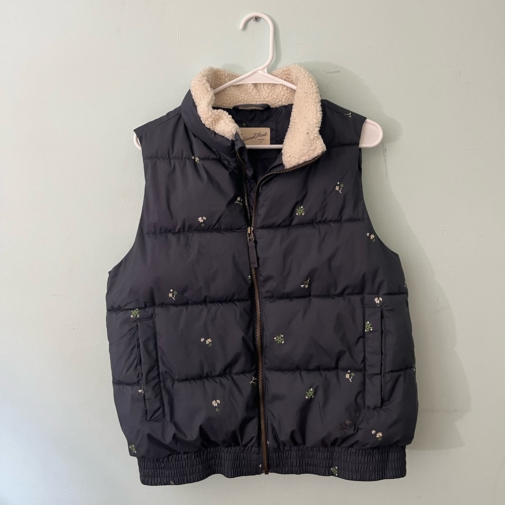 Universal Thread Gray-Blue Floral Vest with Shearling Collar